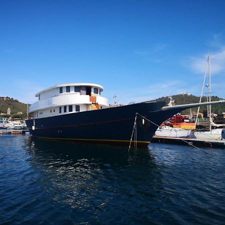 Classic Yacht Yanika Yachting Watersport Ets Villaputzu Εξωτερικό φωτογραφία