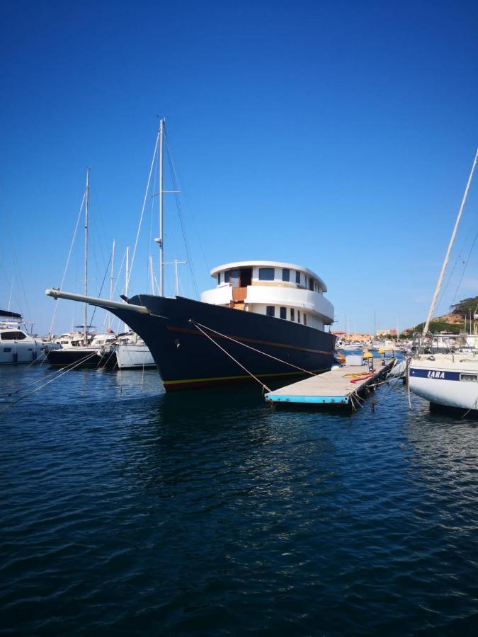 Classic Yacht Yanika Yachting Watersport Ets Villaputzu Εξωτερικό φωτογραφία