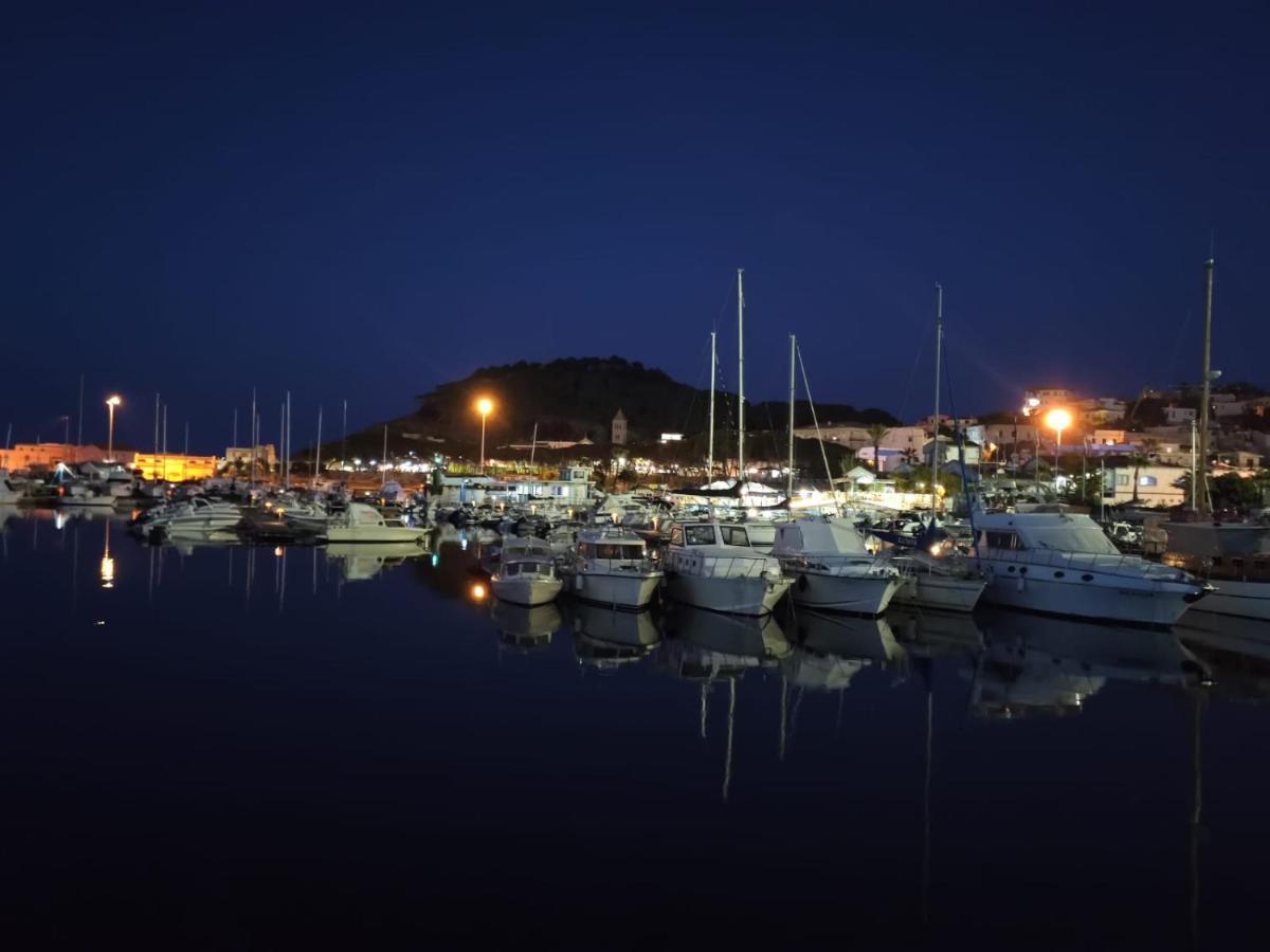 Classic Yacht Yanika Yachting Watersport Ets Villaputzu Εξωτερικό φωτογραφία