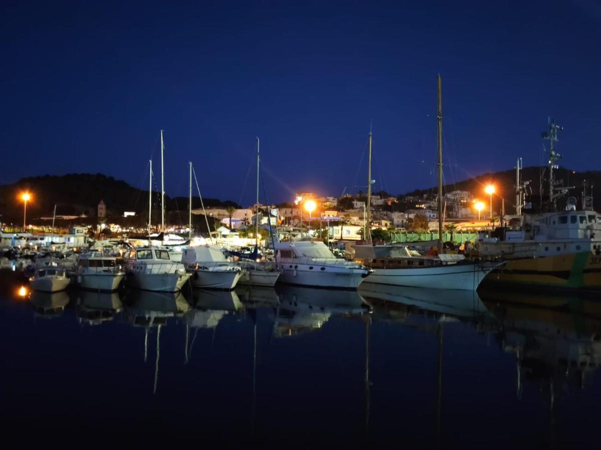 Classic Yacht Yanika Yachting Watersport Ets Villaputzu Εξωτερικό φωτογραφία